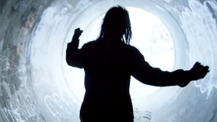 dead_hands_dig_deep_-_h_2016